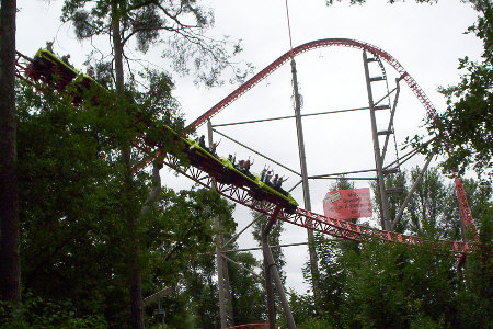 Die Riesenachterbahn "Expedition Geforce"